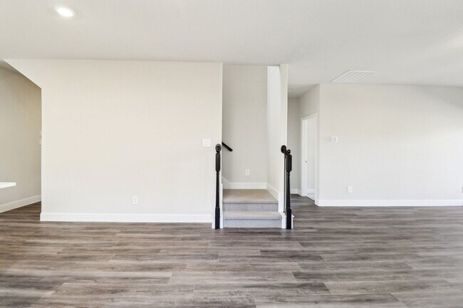 Building Photo - 2113 Gustavus Dr