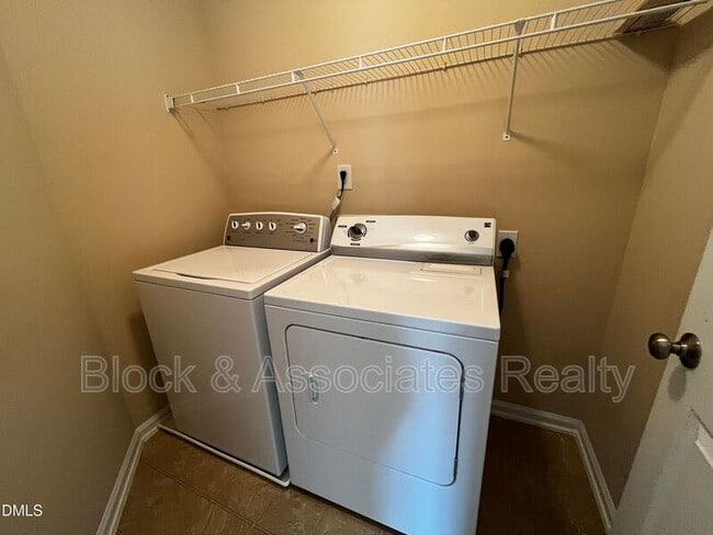 Building Photo - 116 Reno Ave