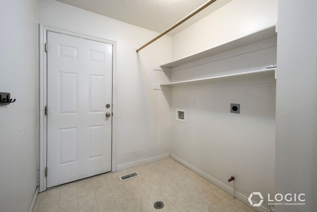 Building Photo - Beautiful Home in Orem!
