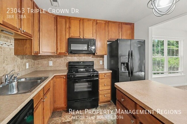 Building Photo - 23043 Triple Crown Dr