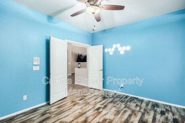 Building Photo - 3917 S Newport St