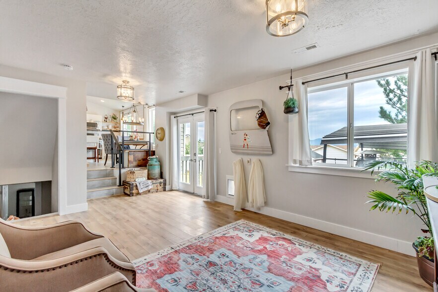 living room, entry from garage and access to backyard - 7063 S Swan Hill Dr