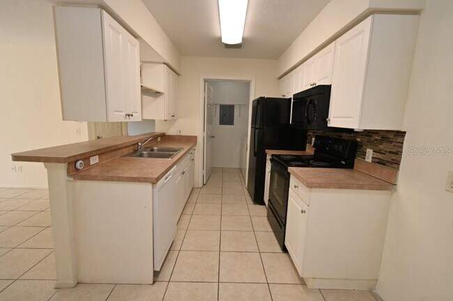 Building Photo - 5914 Willow Ridge Dr
