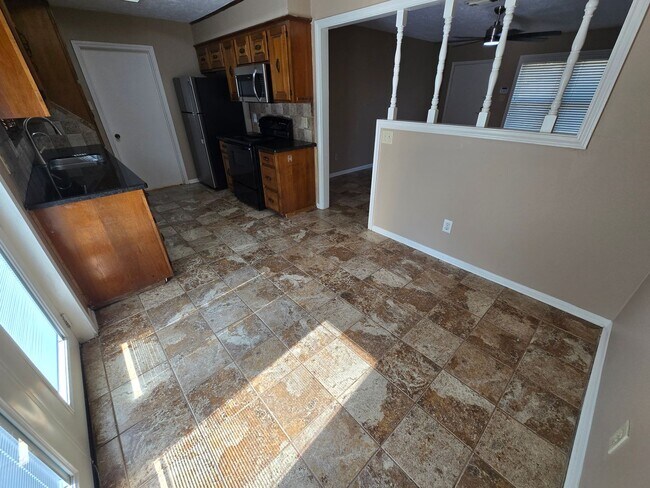 Building Photo - 3012 Adrienne Dr