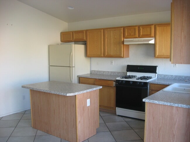 Building Photo - Beautiful Three Bedroom Home Available in Southern Highlands