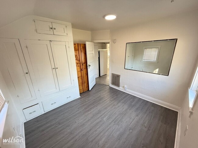 Building Photo - Charming 2-Bedroom Home – Cozy Living in a...