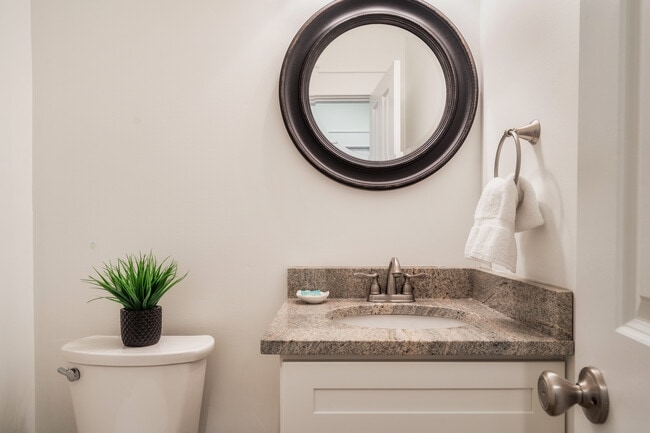 Building Photo - 105 W 7th St