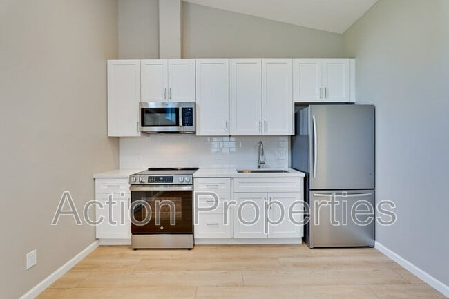 Building Photo - 370 Camille Ct