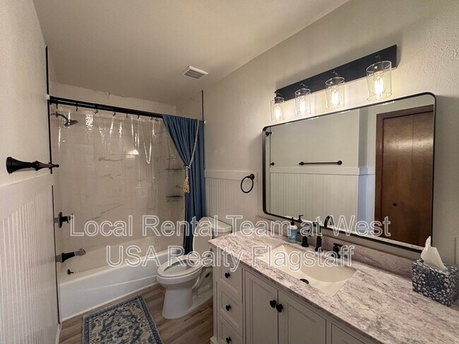 Building Photo - 2340 N Plateau Dr