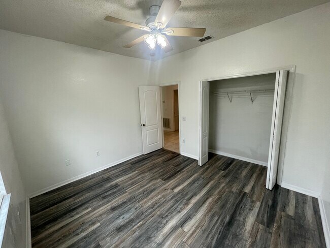 Building Photo - 611 Terranova Dr