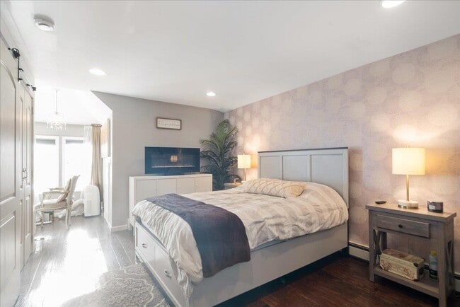 Building Photo - 252 Grace Ave