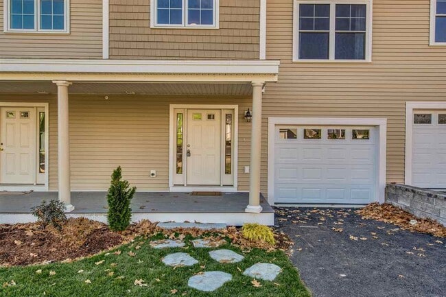 Building Photo - Modern Townhome with Garage, Bonus Room, a...