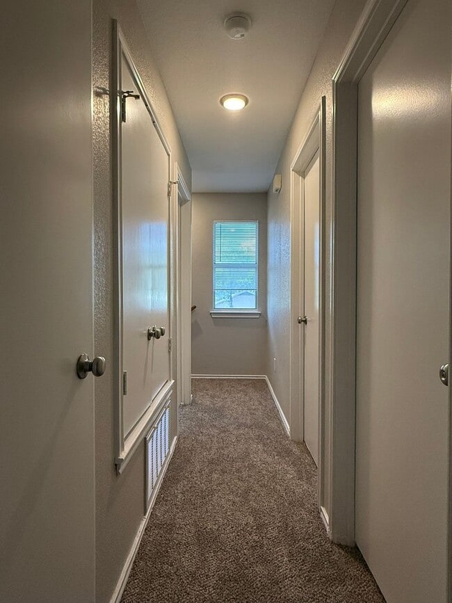 Building Photo - Aspiz Properties4 (6726 Windrift Way)