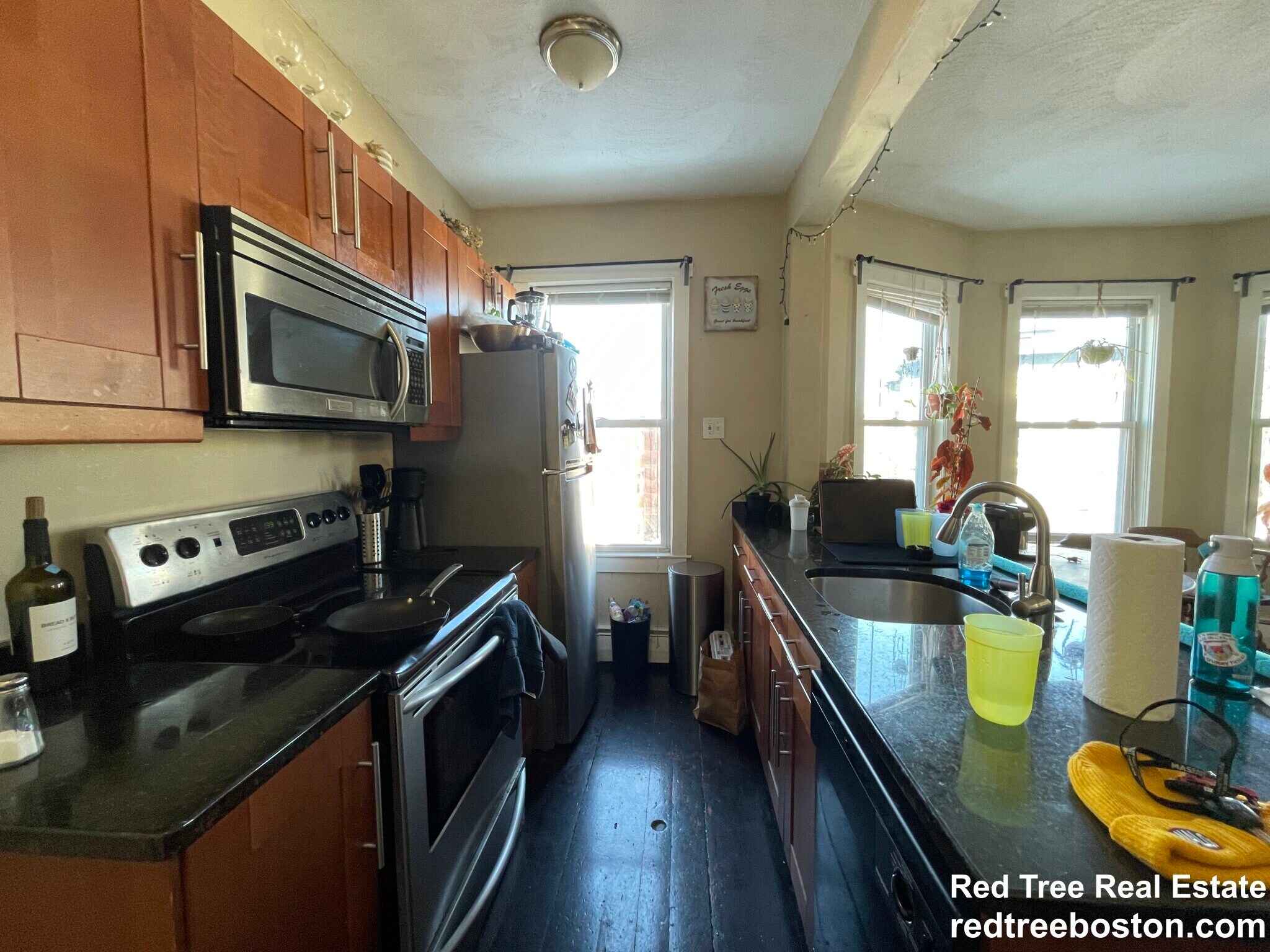 Building Photo - 72 Hillside St