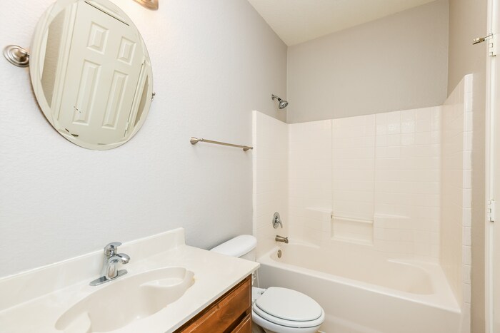 Building Photo - 1216 Sunderland Ln