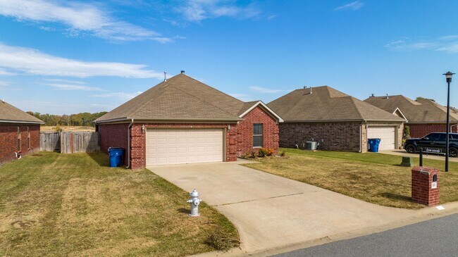 Building Photo - 110 Vienne Pl