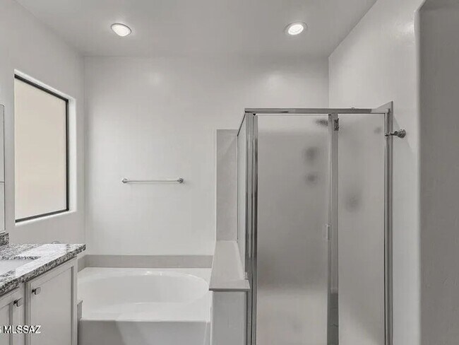 Building Photo - Spacious 3BR House in Sahuarita with Pool!