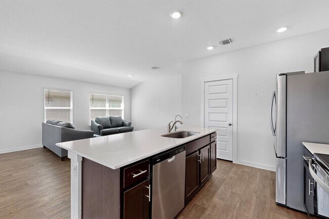 Building Photo - 322 Pedernales Ln