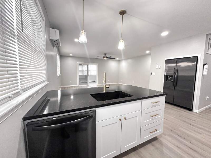 Building Photo - 287 Pierce St