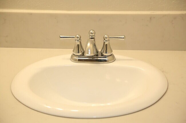Building Photo - 204 San Luis Rey Dr