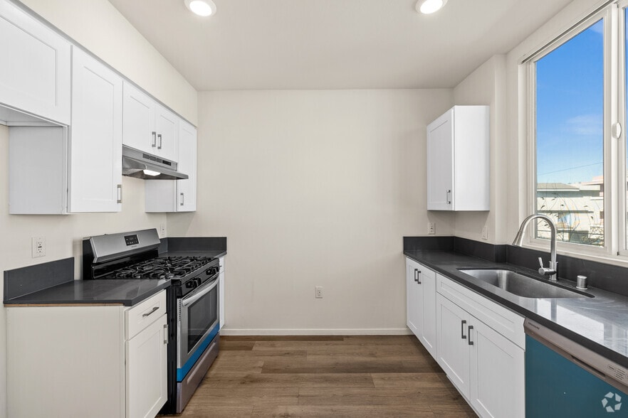 Primary Photo - The Lexi