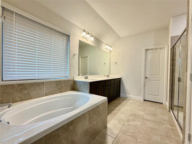 Building Photo - 3810 Honeycomb Holw