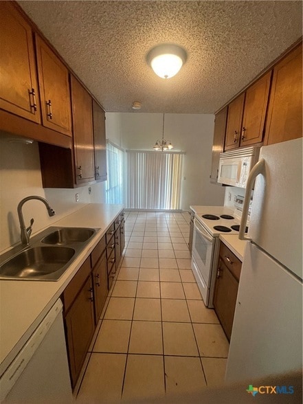 Building Photo - 513 Camelot Dr