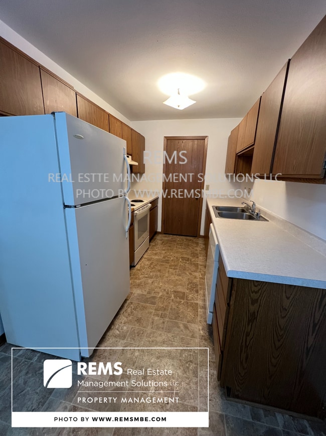 Building Photo - 544 E Slifer St