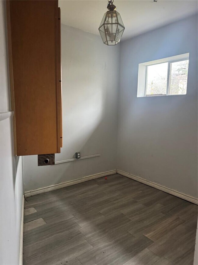 Building Photo - 6304 Hudson Bend Rd