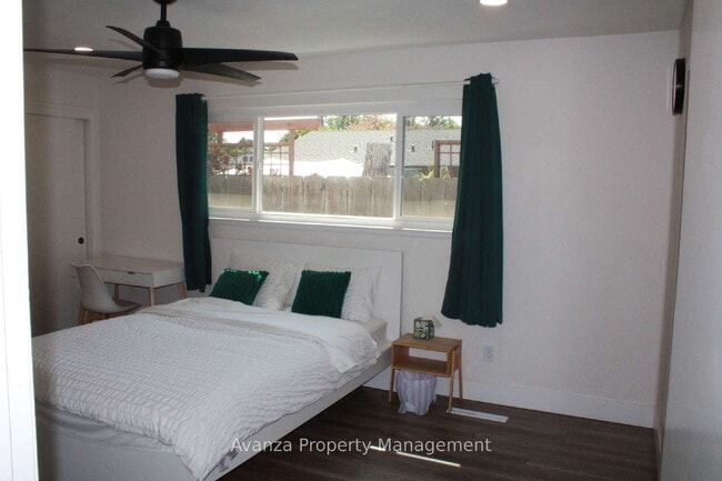 Building Photo - Home for Rent 4 Bed/3 Bath - 1,791 Sq Ft. Rent: $2,595/month Security Deposit: $2,695 Bullard Hig...
