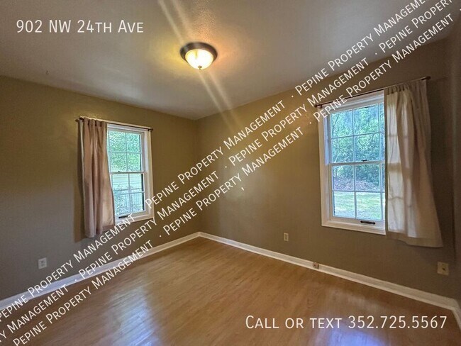 Building Photo - 902 NW 24th Ave