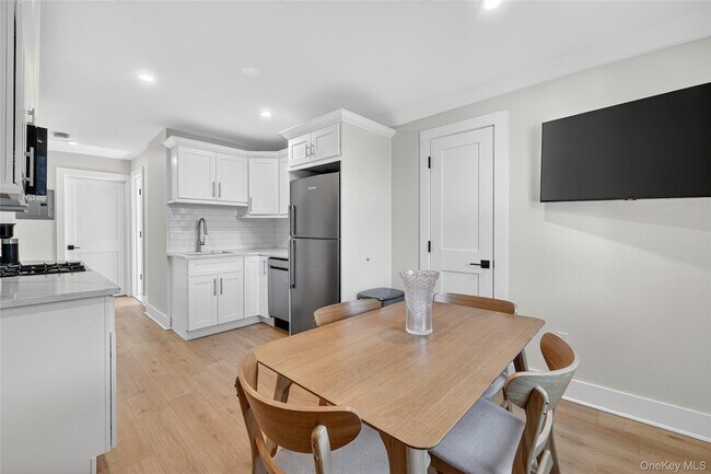 Building Photo - 44 Madeleine Ave