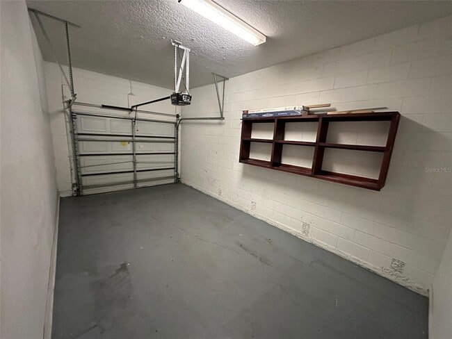 Building Photo - 116 E Esther St