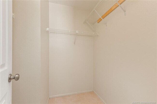 Building Photo - 1496 SE Colchester Cir