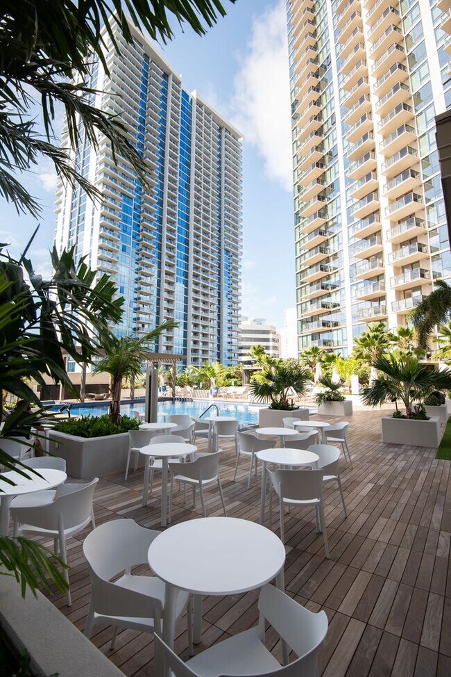 Building Photo - SKY ALA MOANA ONE BEDROOM AVAILABLE NOW