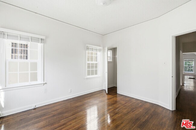 Building Photo - 1357 Cloverdale Ave