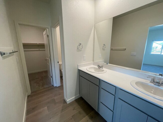 Building Photo - Brand New DR Horton Home!