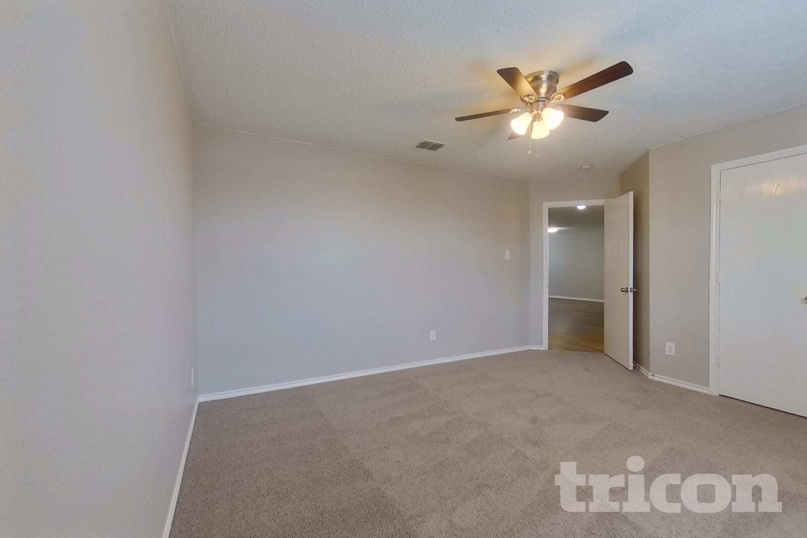 Building Photo - 2029 W Grove Ln