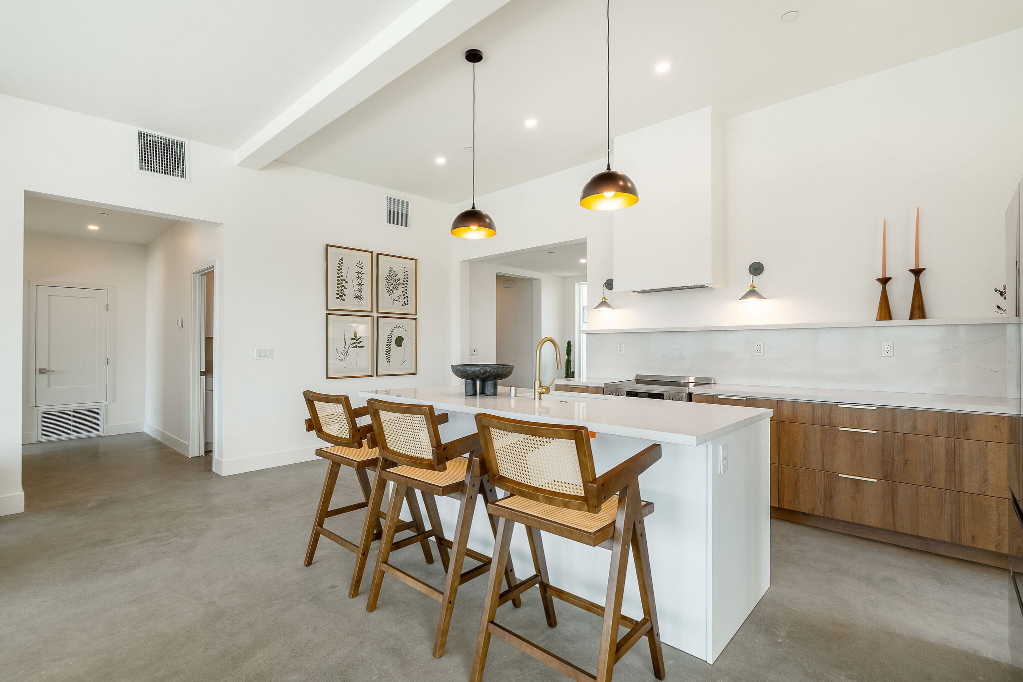 Building Photo - 361 W Sunview Ave