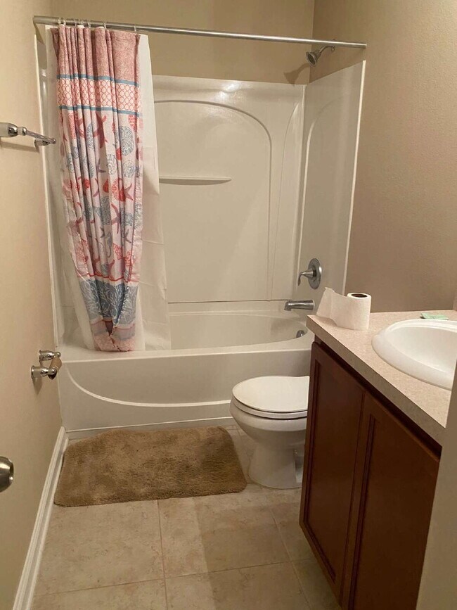 Building Photo - Beautiful 3-Bedroom Townhome in Desirable Oakleaf Plantation – Available Now!