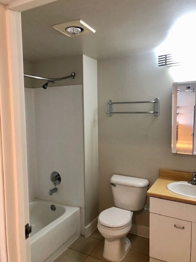 Building Photo - Prime Belltown TOP FLOOR Condo