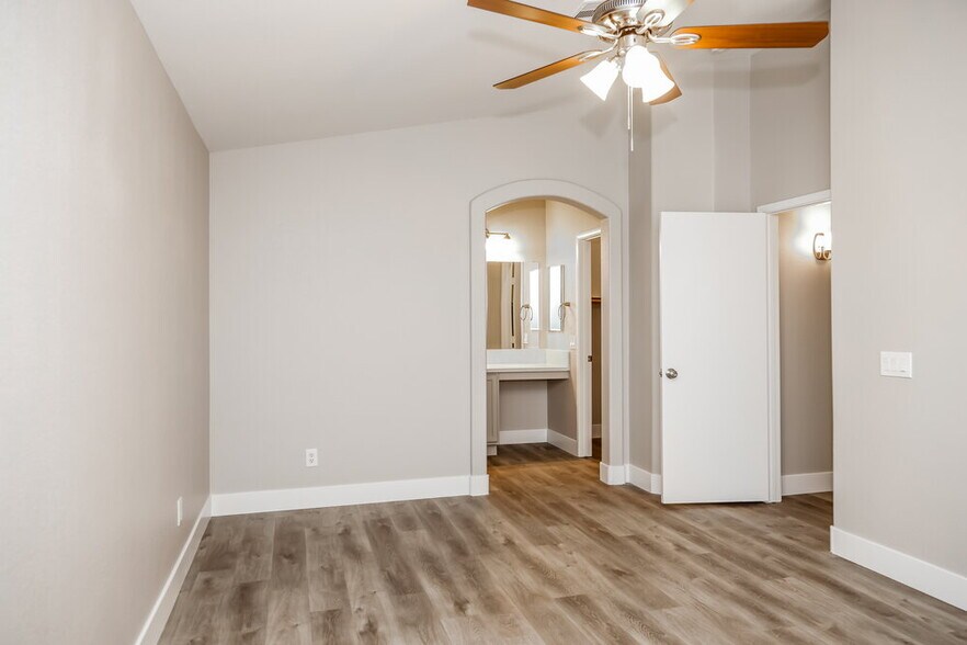 Building Photo - 5023 Benezette Ct