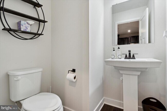 Building Photo - 1215 Benjamin Dr