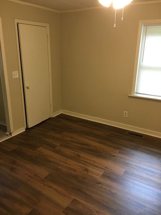 Building Photo - 2/1 House in North Rome $900