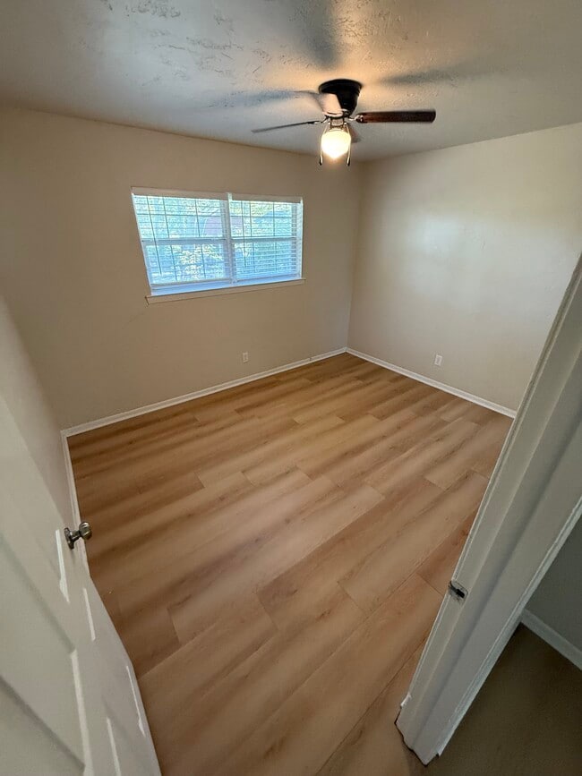 Building Photo - 604 Overlook Dr