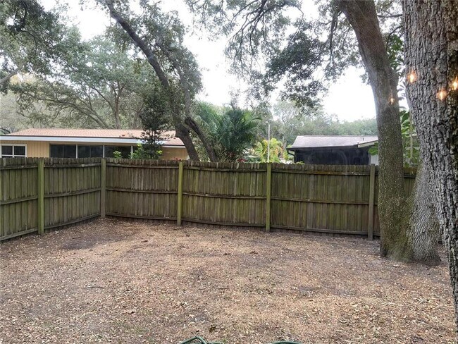 Building Photo - 2067 Red Cedar Ln