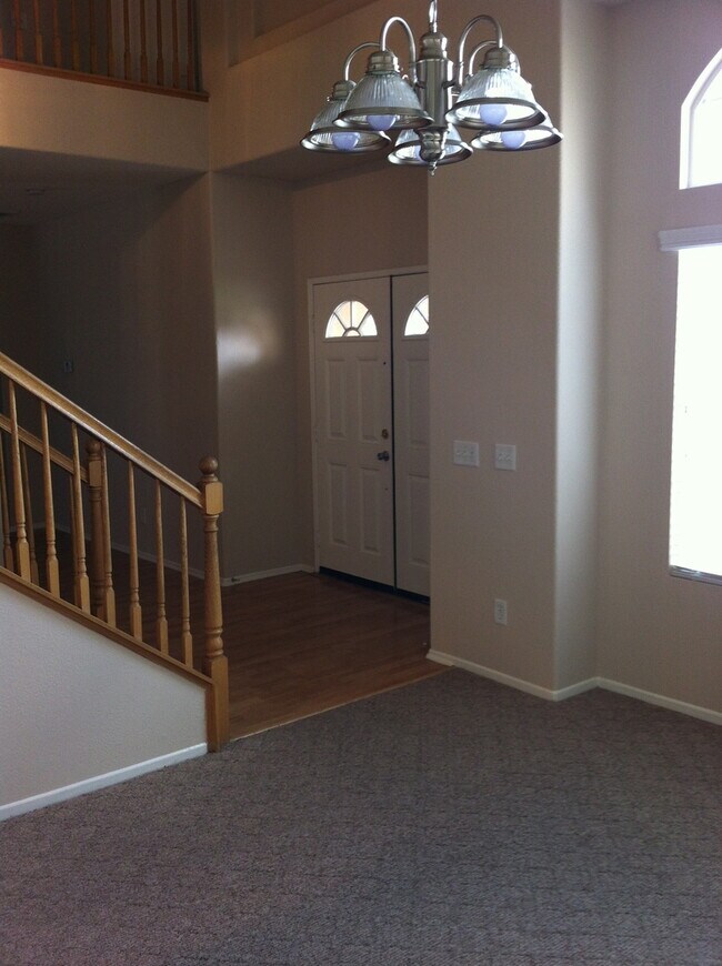Building Photo - Beautiful 4 bedroom home in Eagle Ranch!