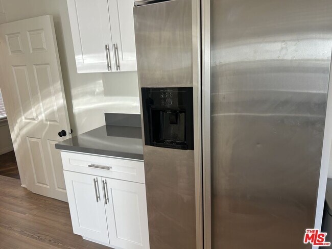 Building Photo - 1444 Yale St