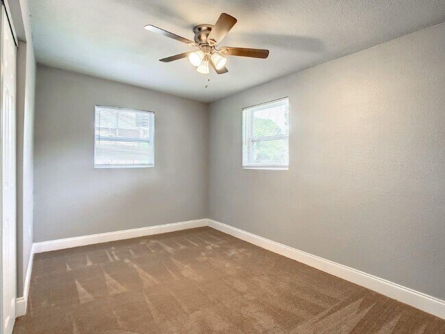 Building Photo - JUST REDUCED!!  Completely upgraded 3/1 1196 Sq. Ft. with recently renovated bathroom and kitchen...