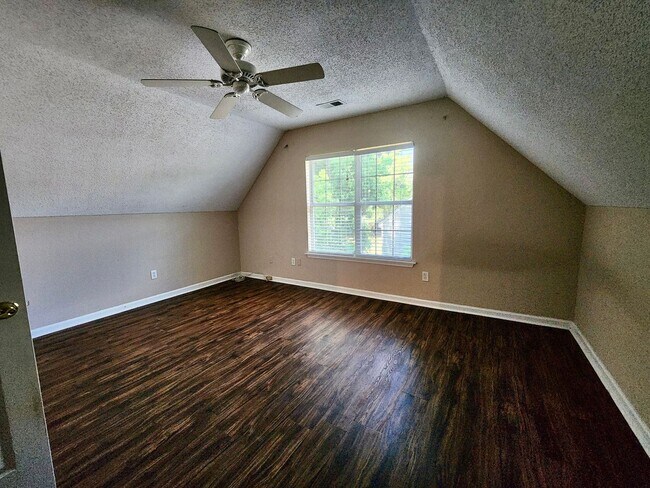 Building Photo - Charming 4 Bedroom Home in Center Lake Subdivision - Mt. Pleasant